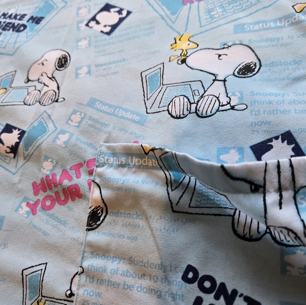 Snoopy and friends Scrub top size large - Picture 4 of 9